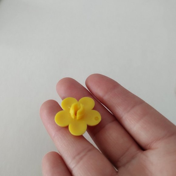 Perky Pet 2 Packs of 9 Count Yellow Replacement Flowers for Feeders - Picture 6 of 7